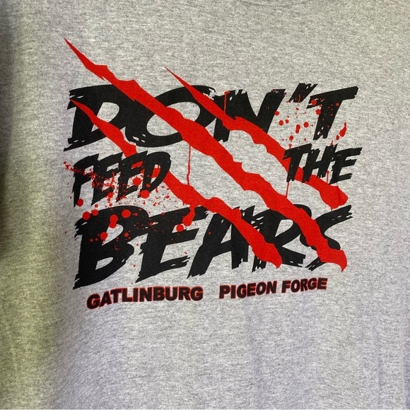 "'DON'T FEED THE BEARS" Sz Large Gatlinburg Pigeon Forge Gray Short Sleeve Tee - Picture 3 of 3